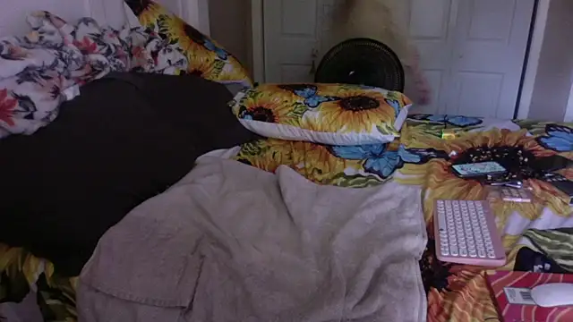 HTXBELLE online show from September 14, 2025, 10:43 pm