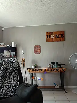 HTXBELLE online show from November 8, 2025, 6:55 pm