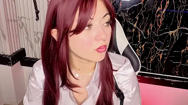 Snapshot of Guxplo_ chatting on October 31, 2025, 1:19 pm Guxplo online show from October 31, 2025, 1:19 pm