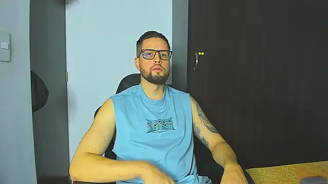 bastianwatson10 online show from November 10, 2025, 5:29 pm