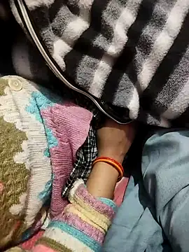 Snapshot of indian_couple4 chatting on February 4, 2026, 8:04 pm indian couple4 online show from February 4, 2026, 8:04 pm