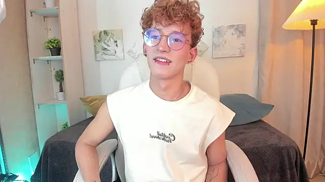 iiangel  online show from November 5, 2025, 4:15 am