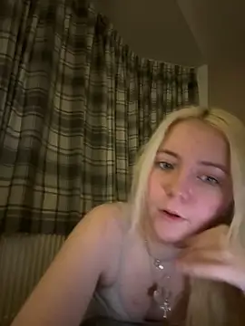 Snapshot of Blondie_Sofia_Essexbabe chatting on March 16, 2025, 11:48 pm Blondie Sofia Essexbabe online show from March 16, 2025, 11:48 pm