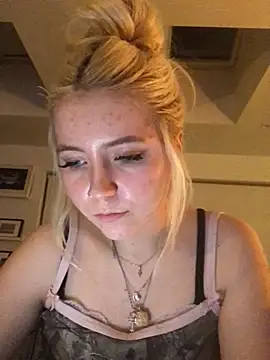 Snapshot of Blondie_Sofia_Essexbabe chatting on March 21, 2025, 11:23 pm Blondie Sofia Essexbabe online show from March 21, 2025, 11:23 pm