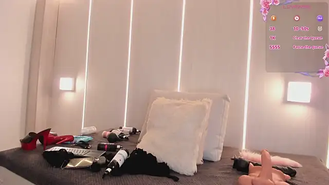 sasha riverss online show from September 9, 2025, 7:34 pm