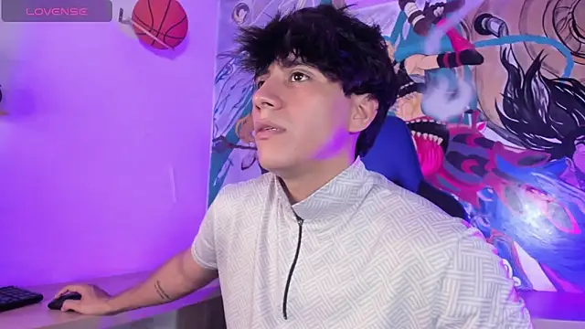 Allex Cano online show from March 18, 2026, 7:37 pm