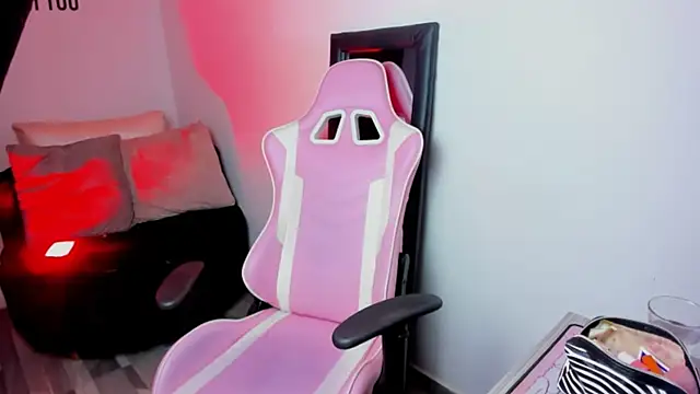 Zamira Taylor online show from March 18, 2025, 7:22 pm