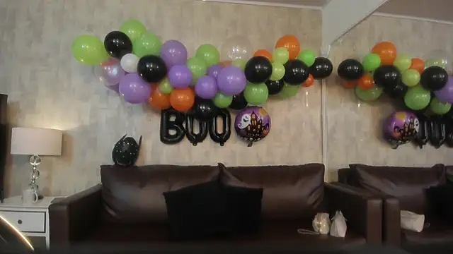 NahomyCarther online show from November 2, 2025, 3:44 am