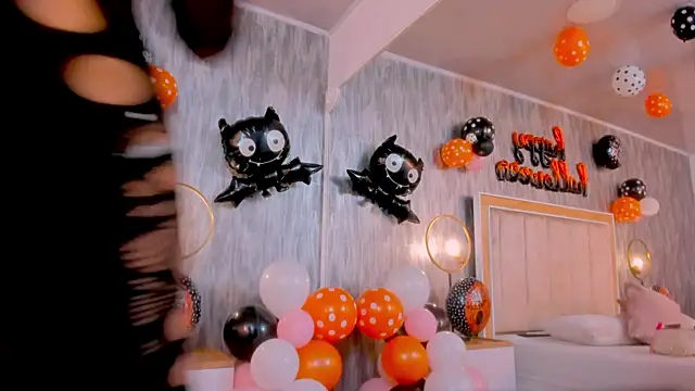 NahomyCarther online show from October 22, 2025, 3:50 am