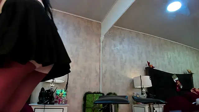 NahomyCarther online show from December 23, 2025, 6:02 am