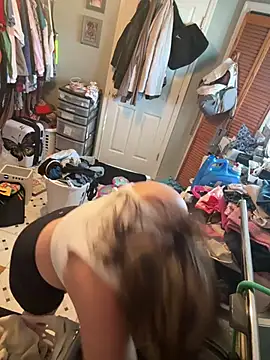 Snapshot of SirensKissss chatting on March 8, 2025, 9:08 pm SirensKissss online show from March 8, 2025, 9:08 pm