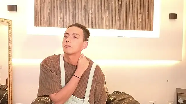 Snapshot of aron_and_paula chatting on November 11, 2025, 5:13 am aron and paula online show from November 11, 2025, 5:13 am