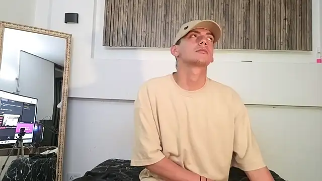 Snapshot of aron_and_paula chatting on November 16, 2025, 6:18 am aron and paula online show from November 16, 2025, 6:18 am