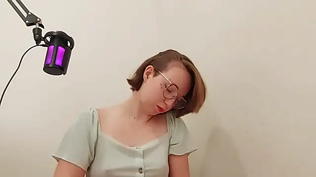 Elise Nyx online show from October 6, 2025, 2:29 pm