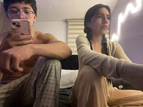 DesireLuxe online show from February 19, 2026, 8:55 am