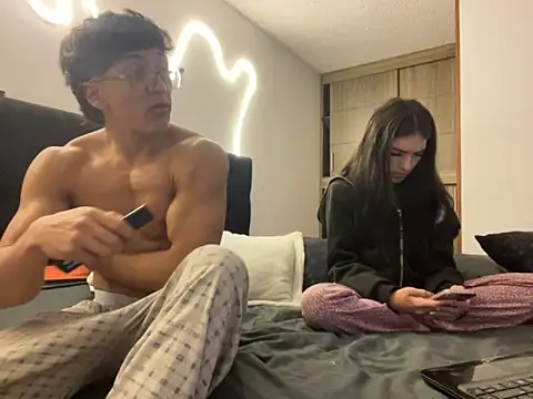 DesireLuxe online show from October 14, 2025, 7:42 am