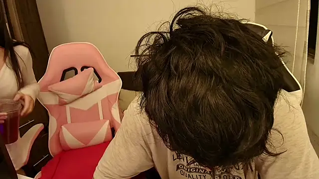 DesireLuxe online show from November 2, 2025, 5:45 am