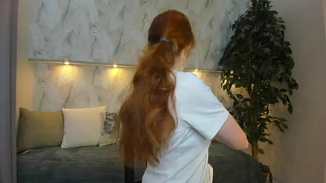 Sandra Wi1son online show from November 18, 2025, 1:32 am