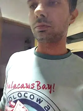 Snapshot of andreiiiii2025 chatting on March 20, 2025, 2:21 pm andreiiiii2025 online show from March 20, 2025, 2:21 pm