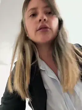 Snapshot of Shiarami chatting on February 3, 2026, 11:54 pm Shiarami online show from February 3, 2026, 11:54 pm