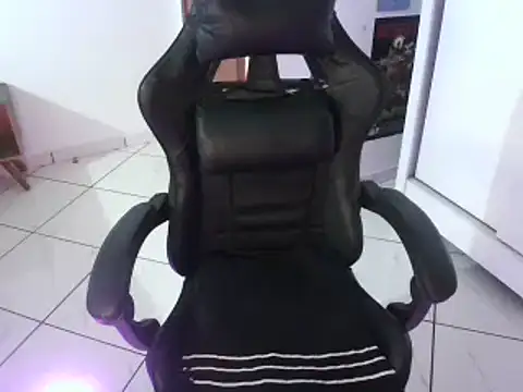 Snapshot of visualprivileged chatting on December 17, 2025, 8:36 pm visualprivileged online show from December 17, 2025, 8:36 pm