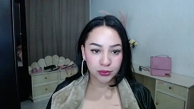 EngelCristaly online show from November 9, 2025, 4:49 am