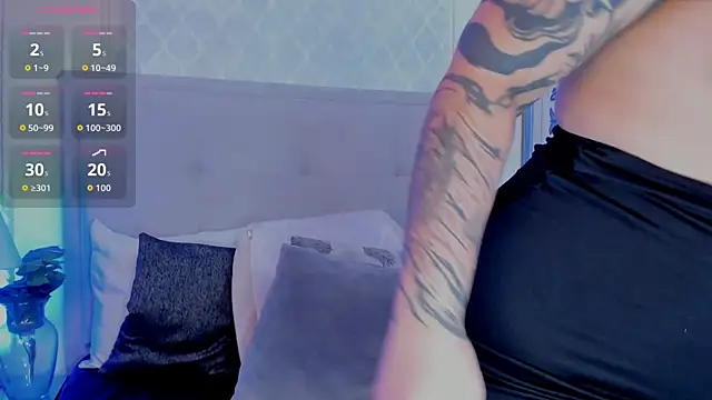 Carlaguzman  online show from October 11, 2025, 3:35 pm