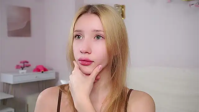 SunnivaCovil online show from March 9, 2026, 2:42 pm