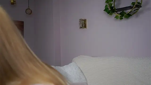 Snapshot of SunnivaCovil chatting on October 19, 2025, 1:36 pm SunnivaCovil online show from October 19, 2025, 1:36 pm