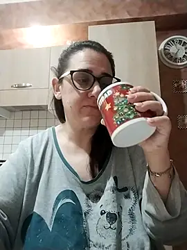 Snapshot of Dolcecurvy chatting on February 4, 2026, 10:38 pm Dolcecurvy online show from February 4, 2026, 10:38 pm