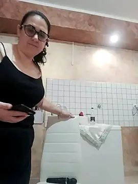 Dolcecurvy online show from November 19, 2025, 9:42 am