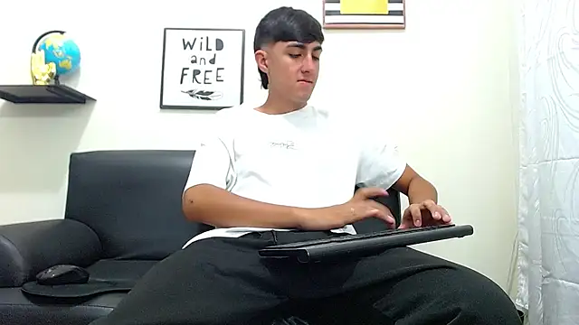 babymaik online show from March 21, 2025, 11:34 pm