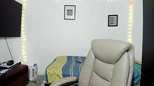 babymaik online show from October 14, 2025, 8:42 pm