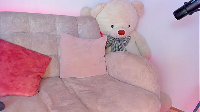 Snapshot of MIaloveone_ chatting on March 3, 2025, 10:17 am MIaloveone online show from March 3, 2025, 10:17 am