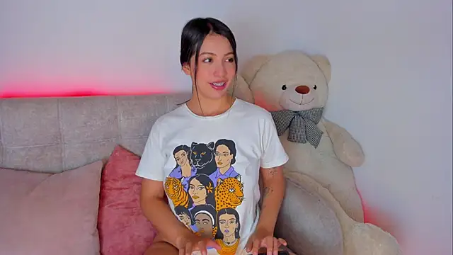 Snapshot of MIaloveone_ chatting on March 8, 2025, 12:09 pm MIaloveone online show from March 8, 2025, 12:09 pm