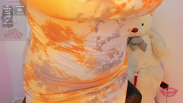 Snapshot of MIaloveone_ chatting on November 15, 2025, 9:02 am MIaloveone online show from November 15, 2025, 9:02 am