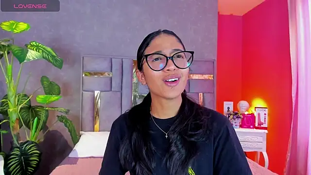 Tyla Ks online show from April 7, 2026, 7:37 pm