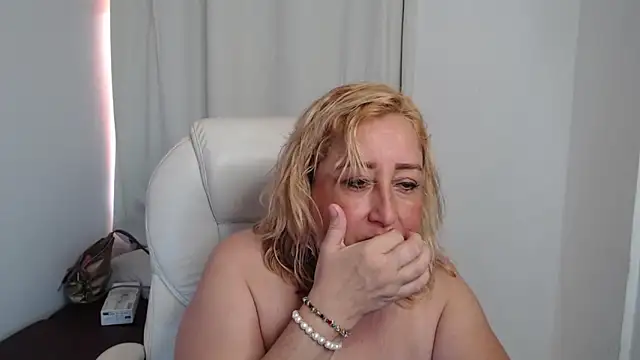 Mature 2025 online show from October 14, 2025, 6:41 pm