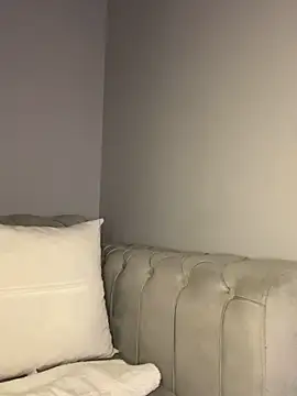 laraaaaaa online show from December 14, 2025, 1:23 am