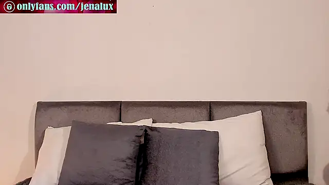 Snapshot of jennalux_ chatting on October 4, 2025, 10:22 pm jennalux online show from October 4, 2025, 10:22 pm