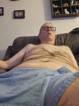 Snapshot of Smallone327 chatting on March 31, 2026, 5:31 am Smallone327 online show from March 31, 2026, 5:31 am