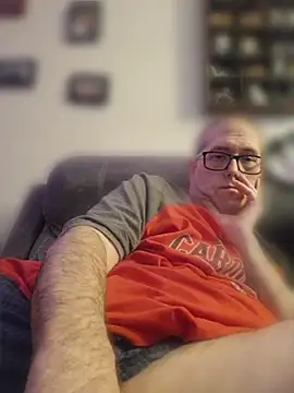 Snapshot of Smallone327 chatting on March 23, 2026, 5:18 am Smallone327 online show from March 23, 2026, 5:18 am