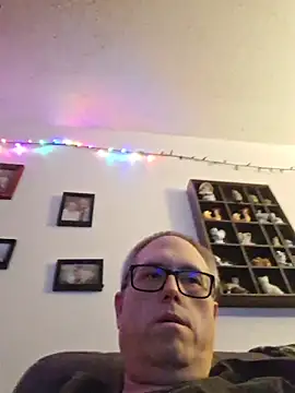 Snapshot of Smallone327 chatting on March 2, 2026, 7:37 am Smallone327 online show from March 2, 2026, 7:37 am