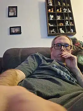 Snapshot of Smallone327 chatting on February 15, 2026, 5:41 am Smallone327 online show from February 15, 2026, 5:41 am