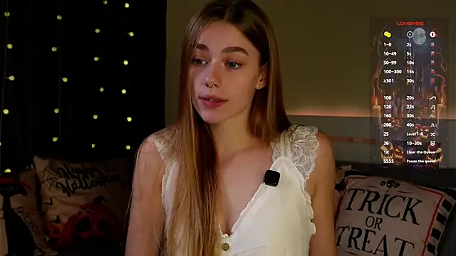 EmilaMills online show from October 25, 2025, 12:17 pm