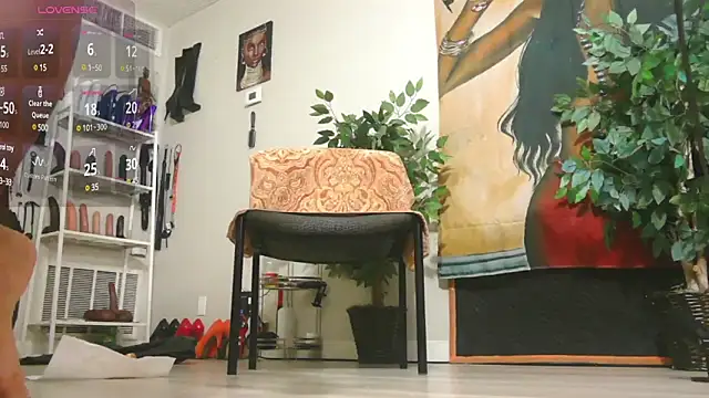 Snapshot of Queenanitadix chatting on February 24, 2025, 4:58 pm Queenanitadix online show from February 24, 2025, 4:58 pm