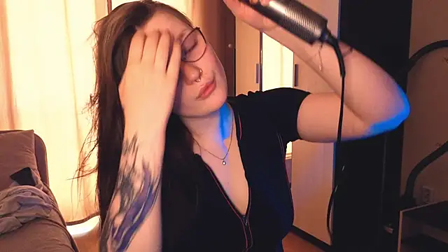 milliedoll online show from April 14, 2026, 4:17 am