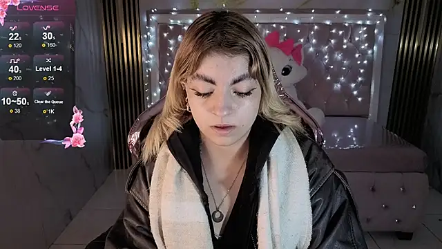 lili conor s online show from November 7, 2025, 3:22 am