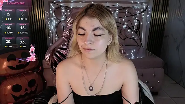 lili conor s online show from October 22, 2025, 3:28 am