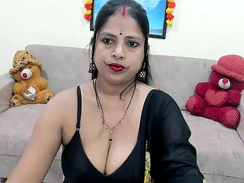 leahgotiii online show from October 17, 2025, 3:32 am